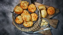Snabba ostscones med gräddfil