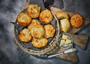 Snabba ostscones med gräddfil