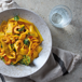 Saffranspasta med kyckling och räkor