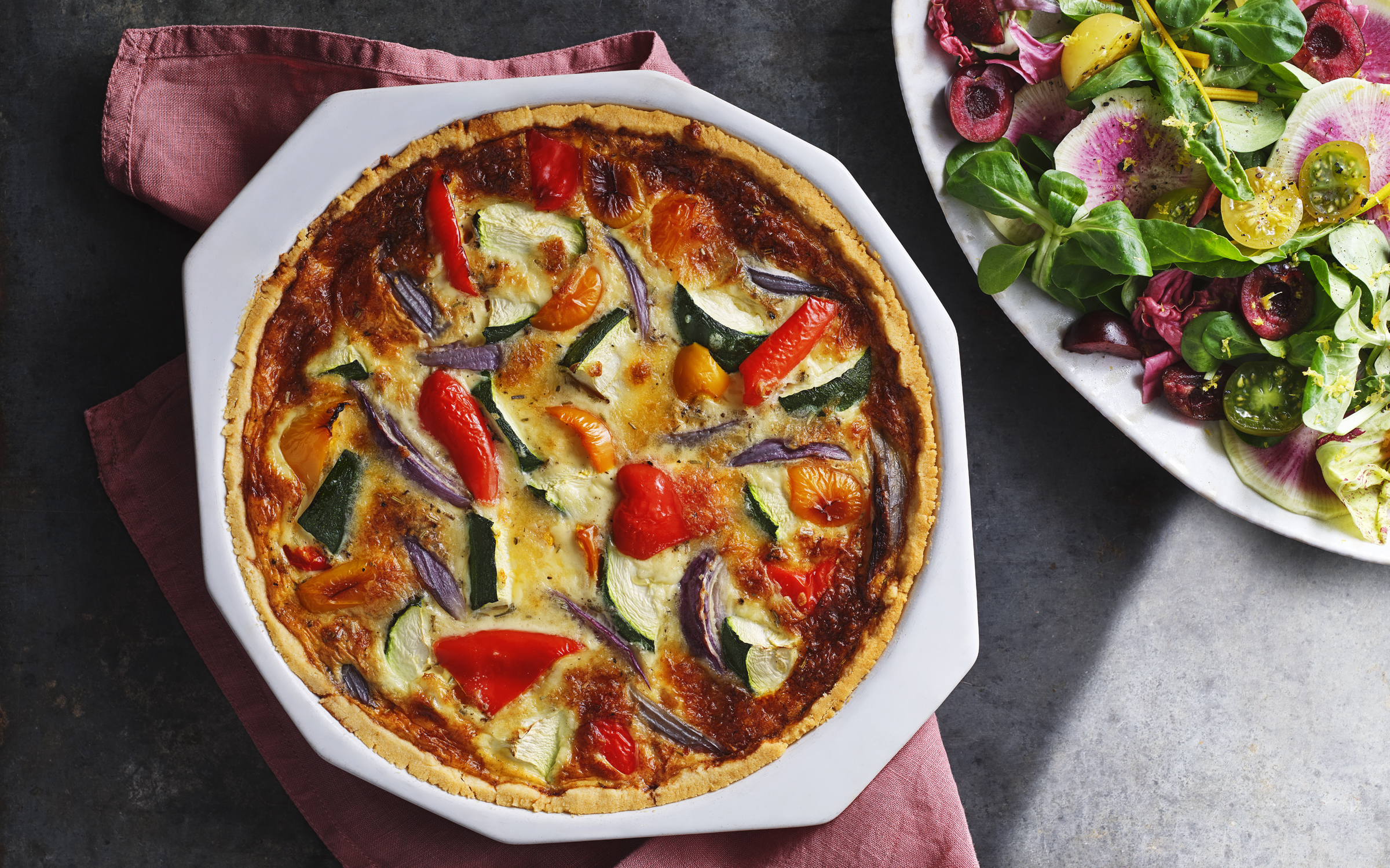 Färgglad grönsakspaj