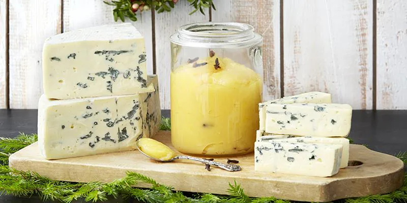 Juliga smaker i en len curd som ett annorlunda tillbehör till osten.