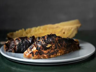 Spetskål som bakas länge i ugnen är ett uppskattat vegetariskt alternativ på lunchmenyn. Perfekt råvara i flex-matlagningen.