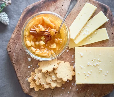 Cheddar og appelsinmarmelade med sherry og mandler