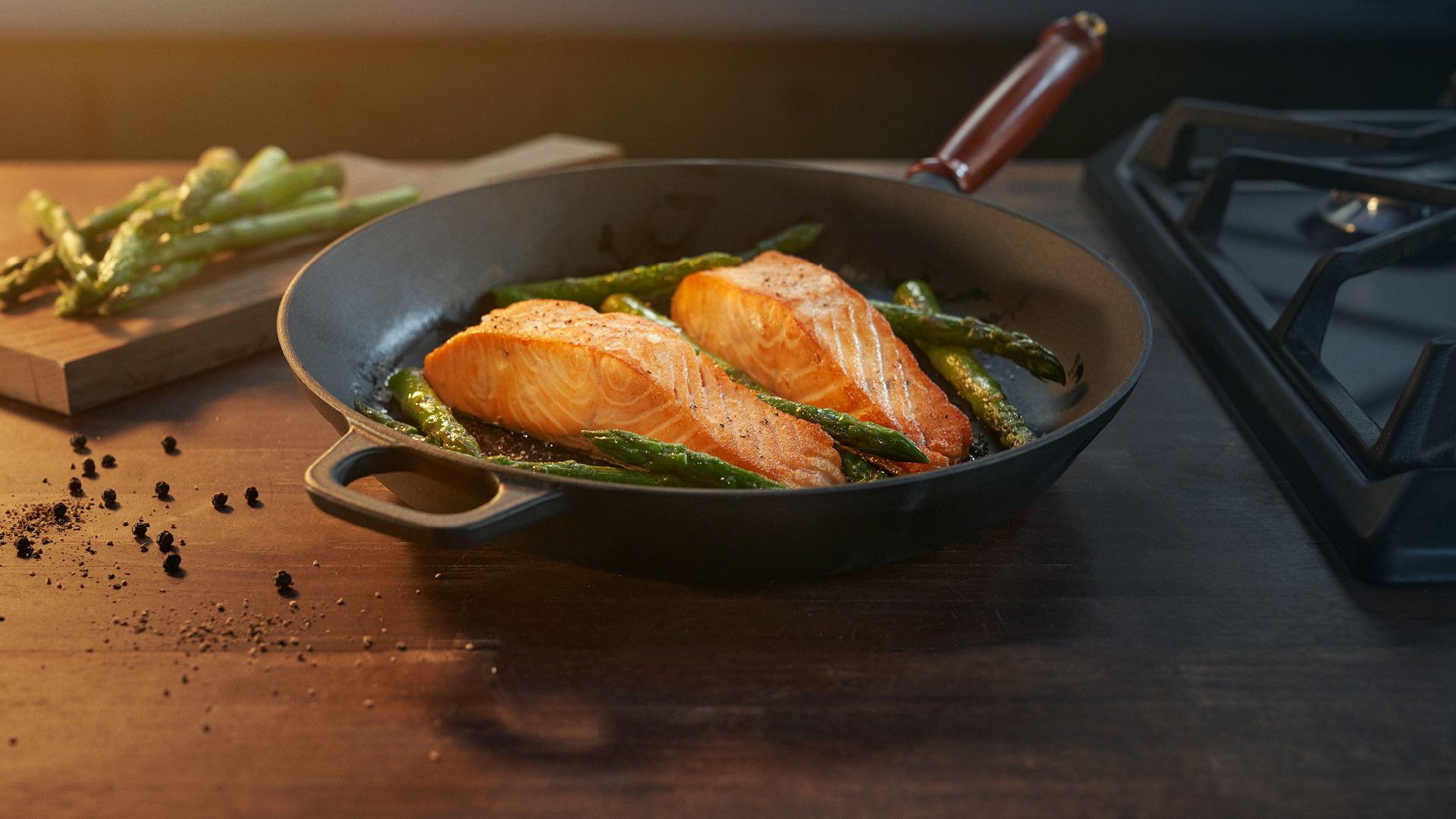 PAN FRIED SALMON WITH ASPARAGUS