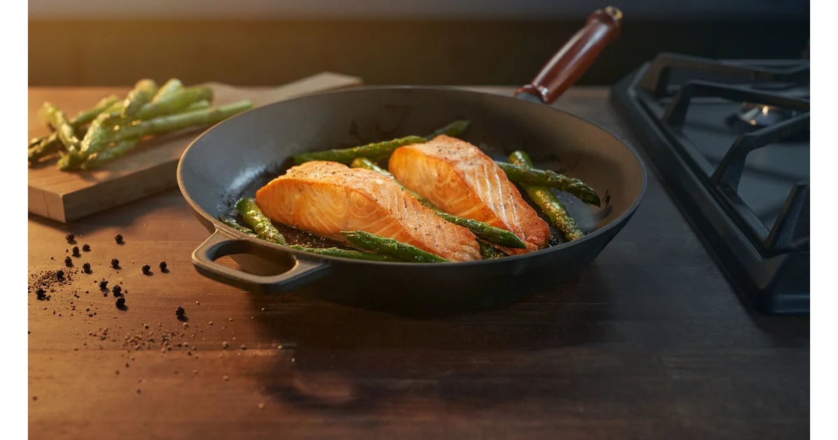 SALMONE CON ASPARAGI