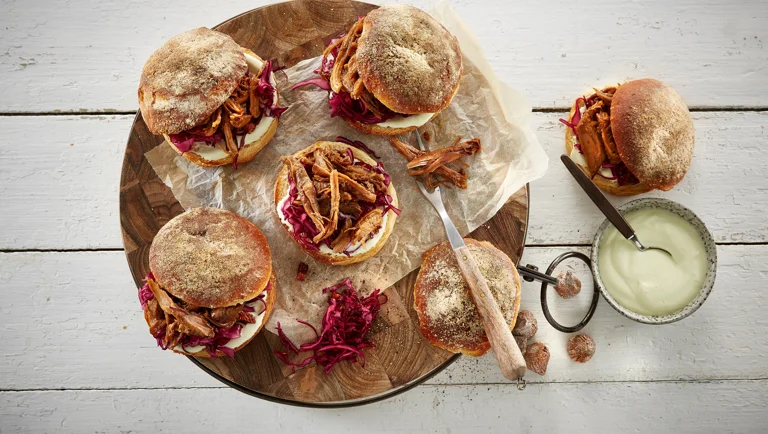 Sandwich med teriyakigris og wasabidressing