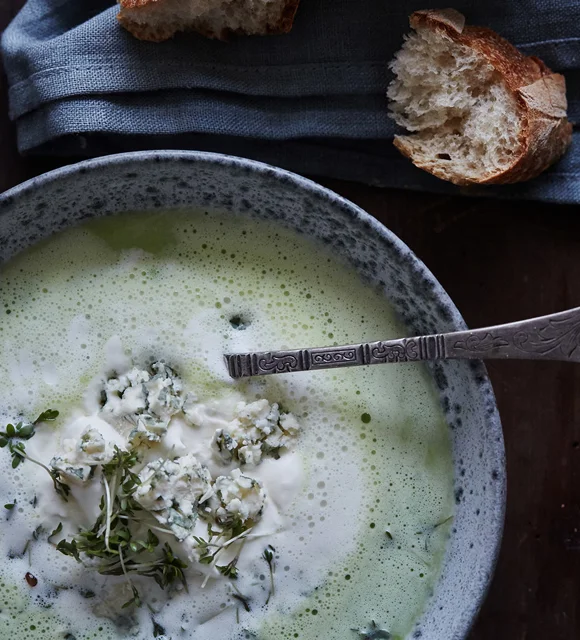 Velouté de pois avec fromage bleu