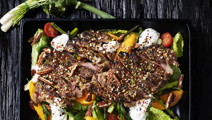 Grillede nakkekoteletter med mangosalat