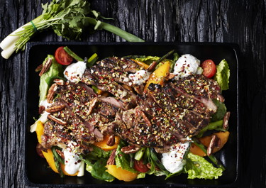 Grillede nakkekoteletter med mangosalat