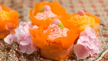 Vaniljcupcakes med färgglad topping