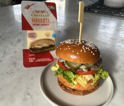 Burger au macaroni au fromage de tranches Fromage Havarti crémeux Castello®