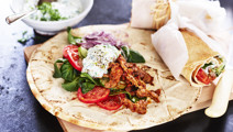 Gyros i tunnbröd med tzatziki