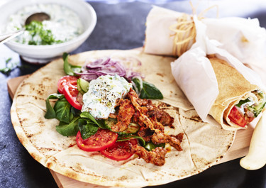 Gyros i tunnbröd med tzatziki