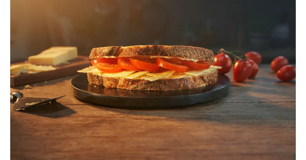 SANDWICH FORMAGGIO E POMODORO