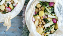 Kartofler en papillotes med aspargessalat