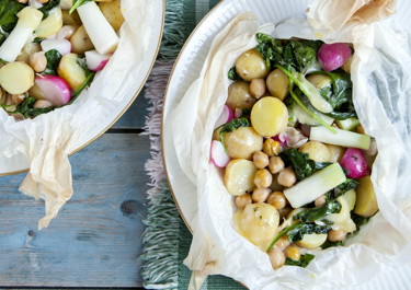 Kartofler en papillotes med aspargessalat