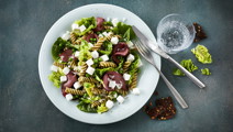 Pastasalat med basilikumpesto
