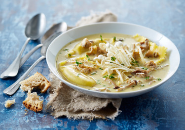 Cremet svampesuppe med ravioli