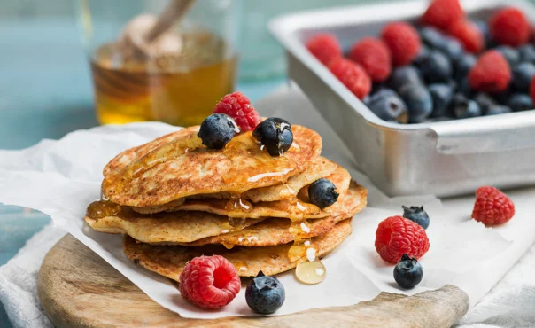 Cottage cheese-banana pancakes