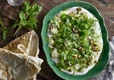 Grön avokadohummus och yoghurtdipp med tahini
