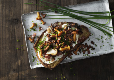 Svamptoast med bacon och färskost