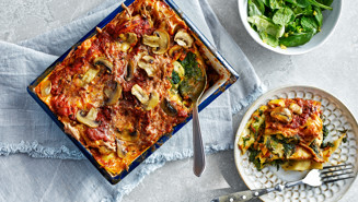 Vegetarisk ostlasagne med spenat och svamp