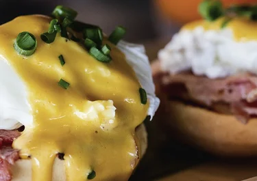 Huevos Benedict con Arla Queso de untar Natural