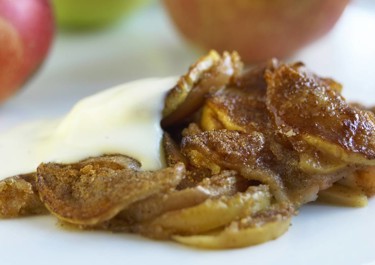 Omenapaistos ja vaniljakastike