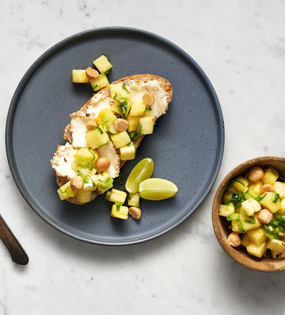 TROPICAL TOAST WITH PINEAPPLE CREAM CHEESE