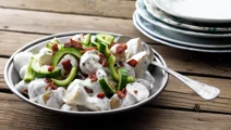 Potatissallad med bacon och gurka