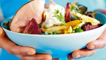 Sallad på rostade rotfrukter och skinka