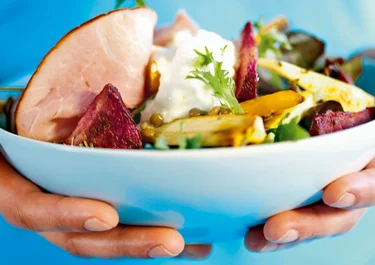 Sallad på rostade rotfrukter och skinka
