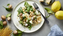 Pastaret med spinat og champignon