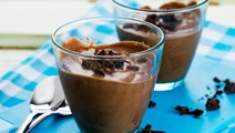 Suklaa-pähkinämousse