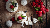 Pavlova with Fruit Cream