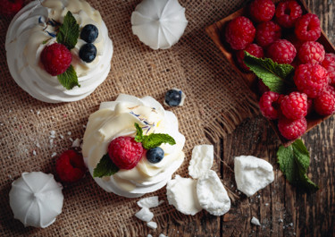 Pavlova with Fruit Cream