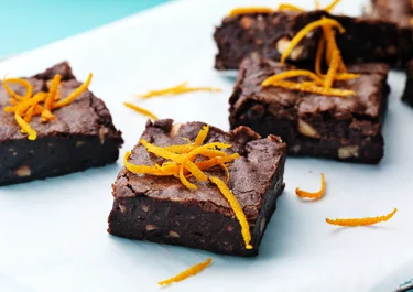 Brownie med apelsin och kardemumma