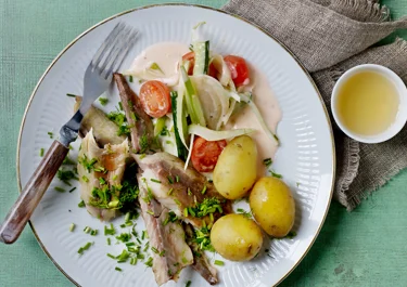 Røget makrel med grøntsager i flødesauce