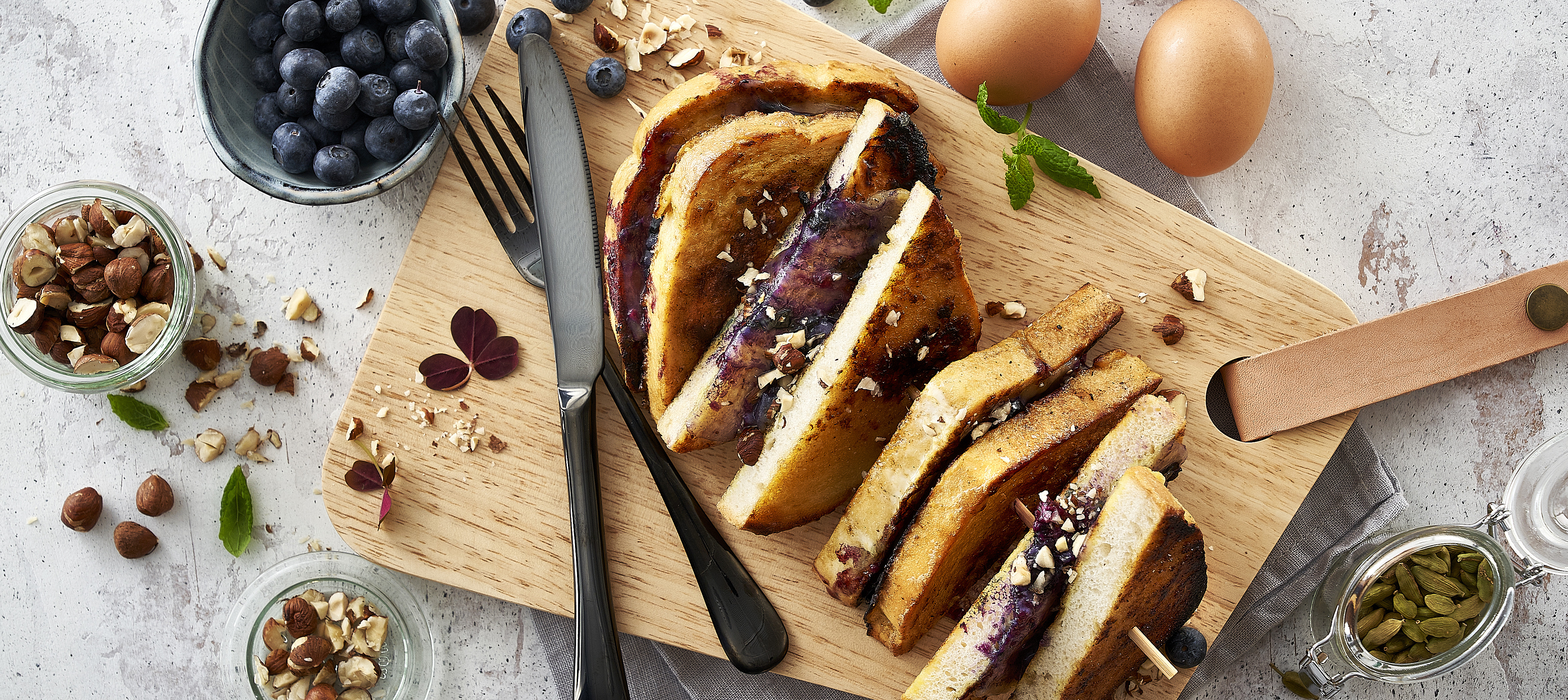 French toast med ost og blåbær