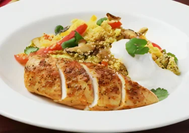 Kyckling med couscous och vitlöksyoghurt