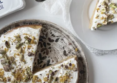 Bizcocho de pomelo y pistachos con Arla queso de untar Natural