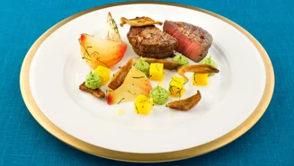 Pepparstekt oxfilé med glaserade betor