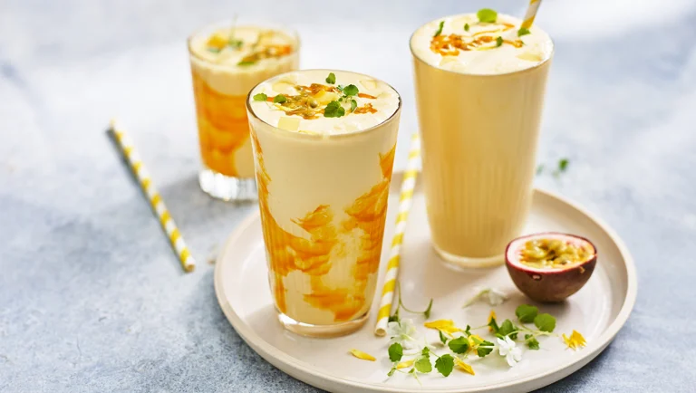 Trooppinen mango-passion-pirtelö
