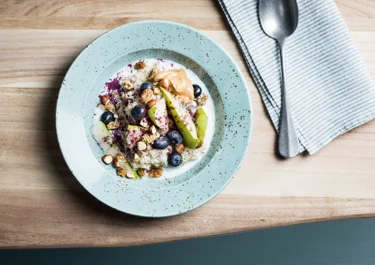 Chiagröt med päron och jordnötssmör