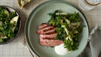 Andebryst med sprød kålsalat