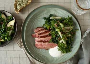 Andebryst med sprød kålsalat