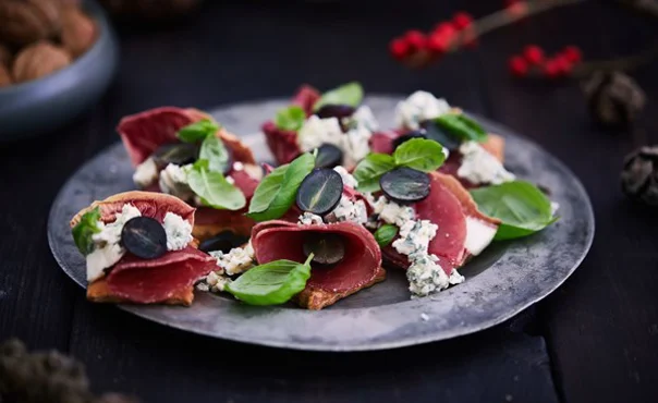 Pastrami Crackers With Blue Cheese