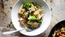Krämig pasta med kyckling, svamp och broccoli