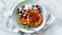 Pannukakut raejuustolla