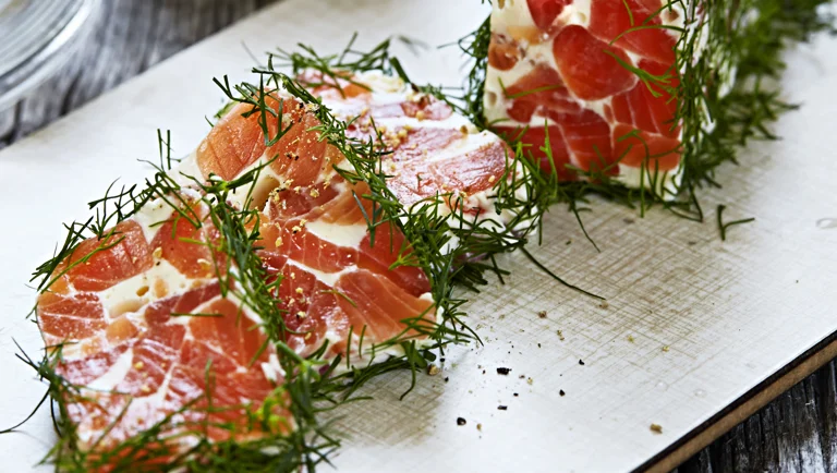 Terrine au saumon gravlax avec fromage frais fumé